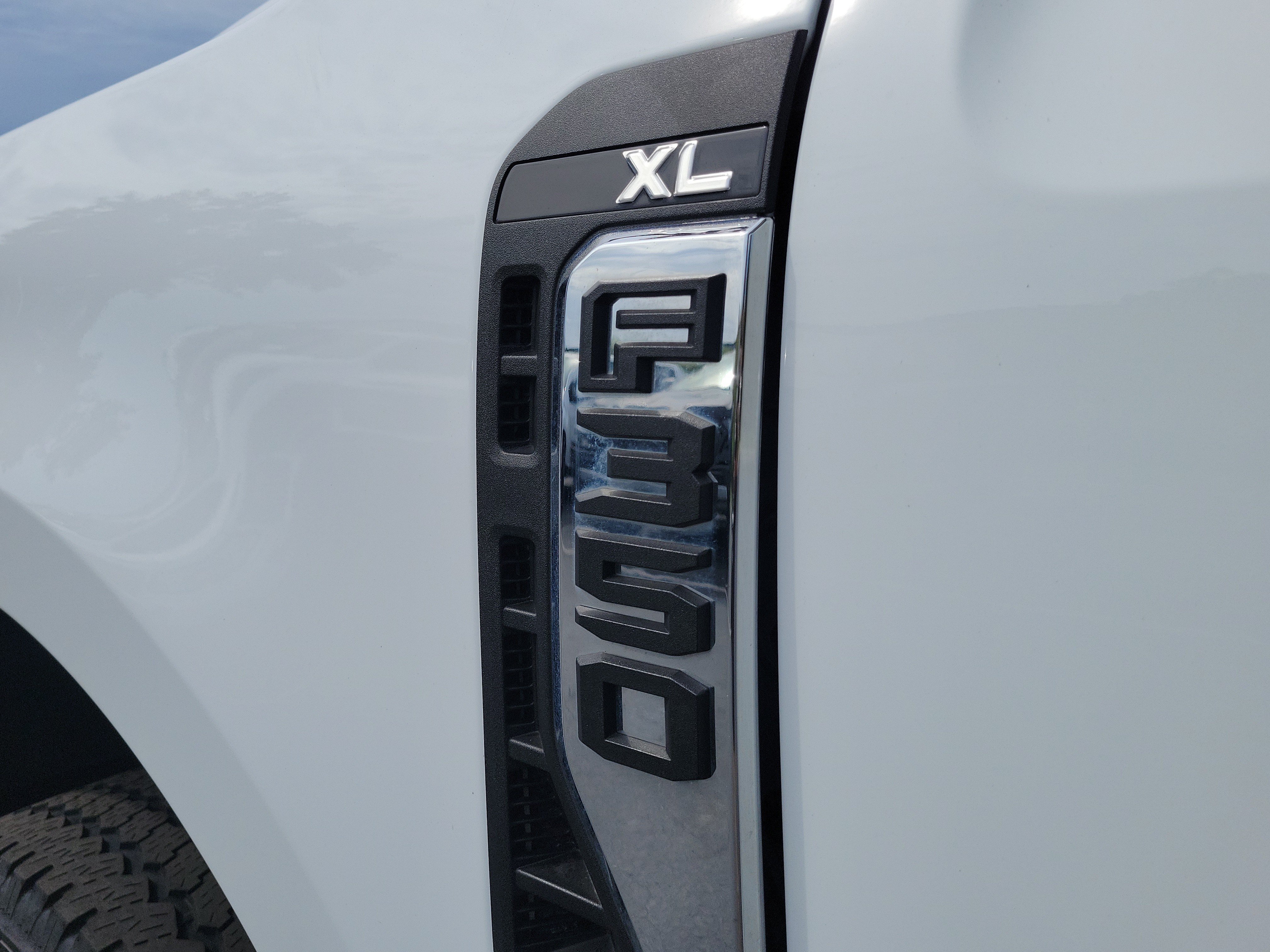 Certified 2024 Ford F350 XL w/ FX4 Off-Road Package AWD/4WD image 16