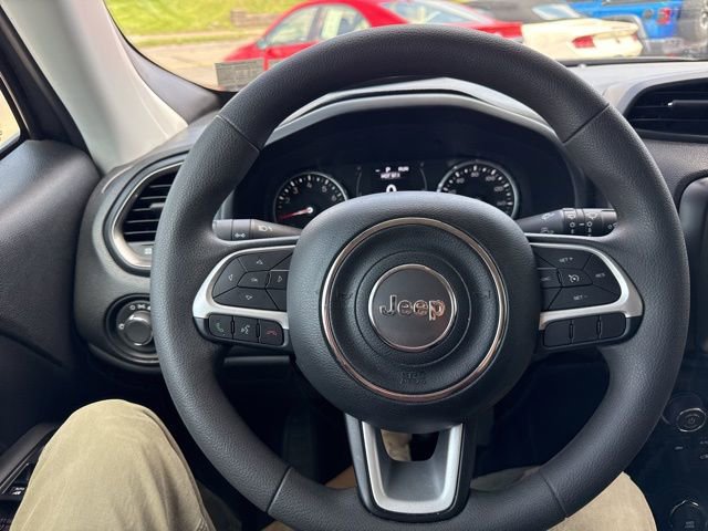 Used 2023 Jeep Renegade Latitude AWD/4WD image 19