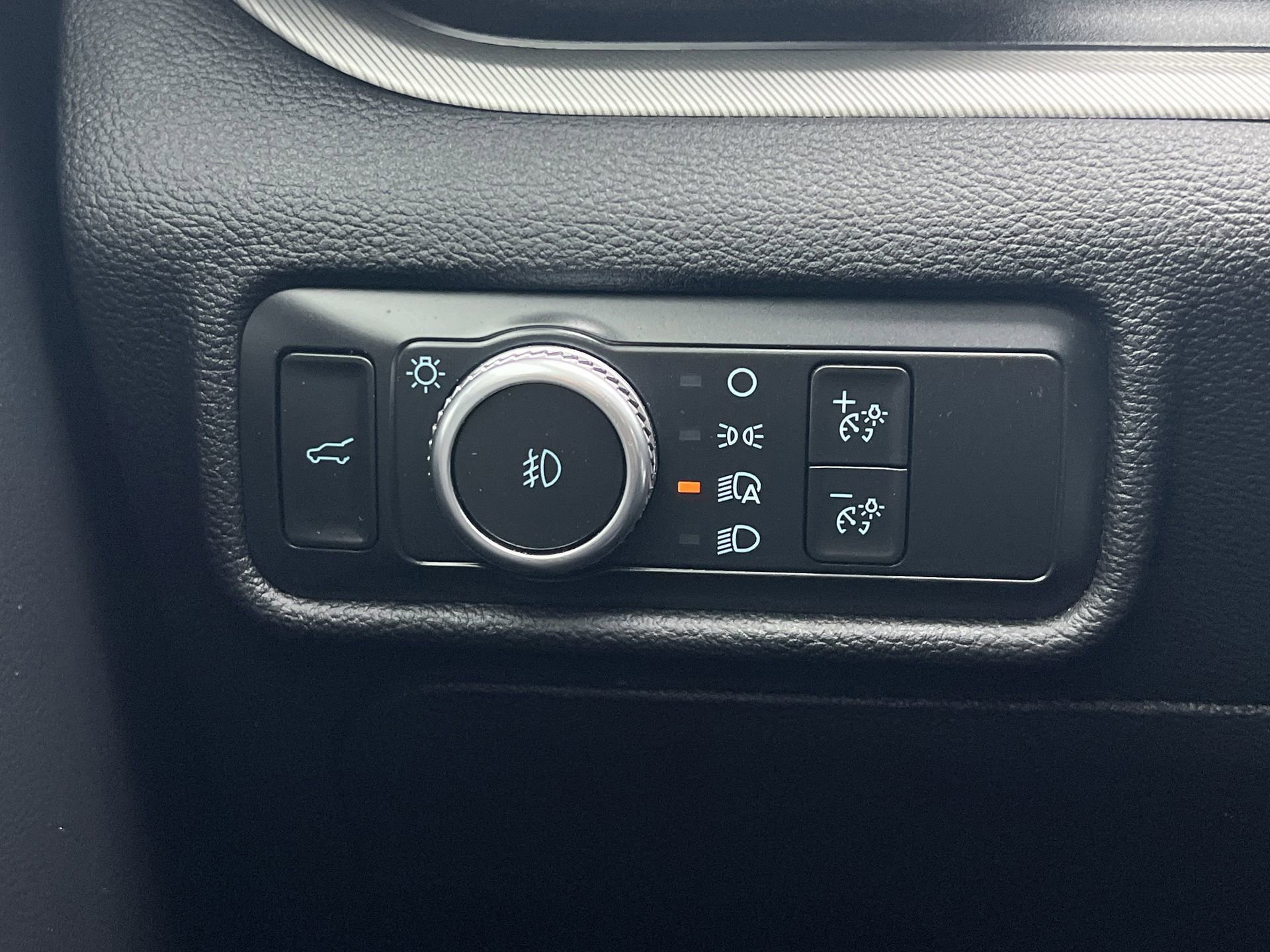 Certified 2021 Ford Explorer XLT w/ Equipment Group 202A image 19