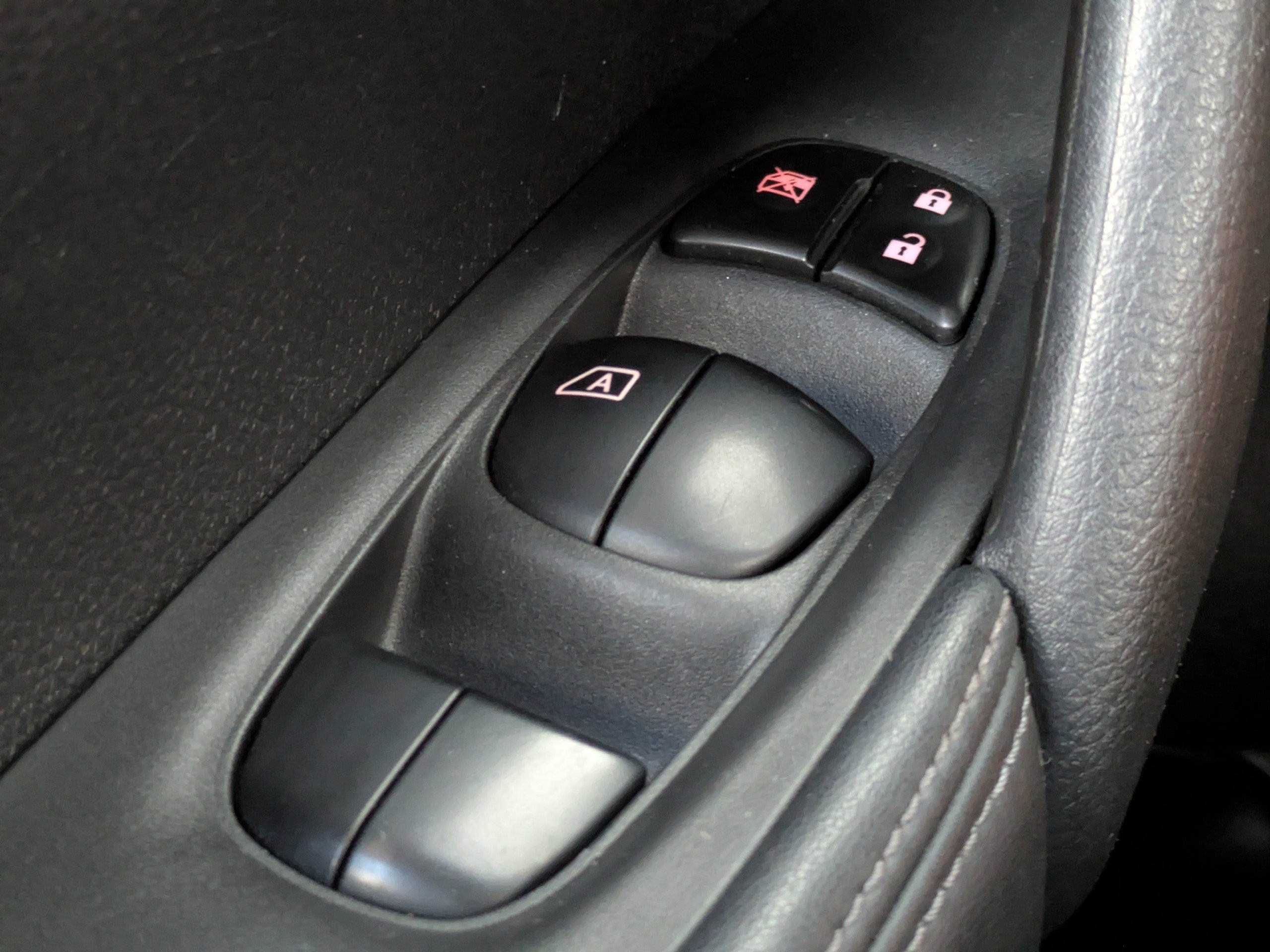 Used 2020 Nissan Rogue S FWD image 22