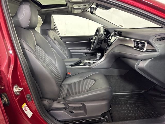 Used 2018 Toyota Camry SE w/ Moonroof Package image 8