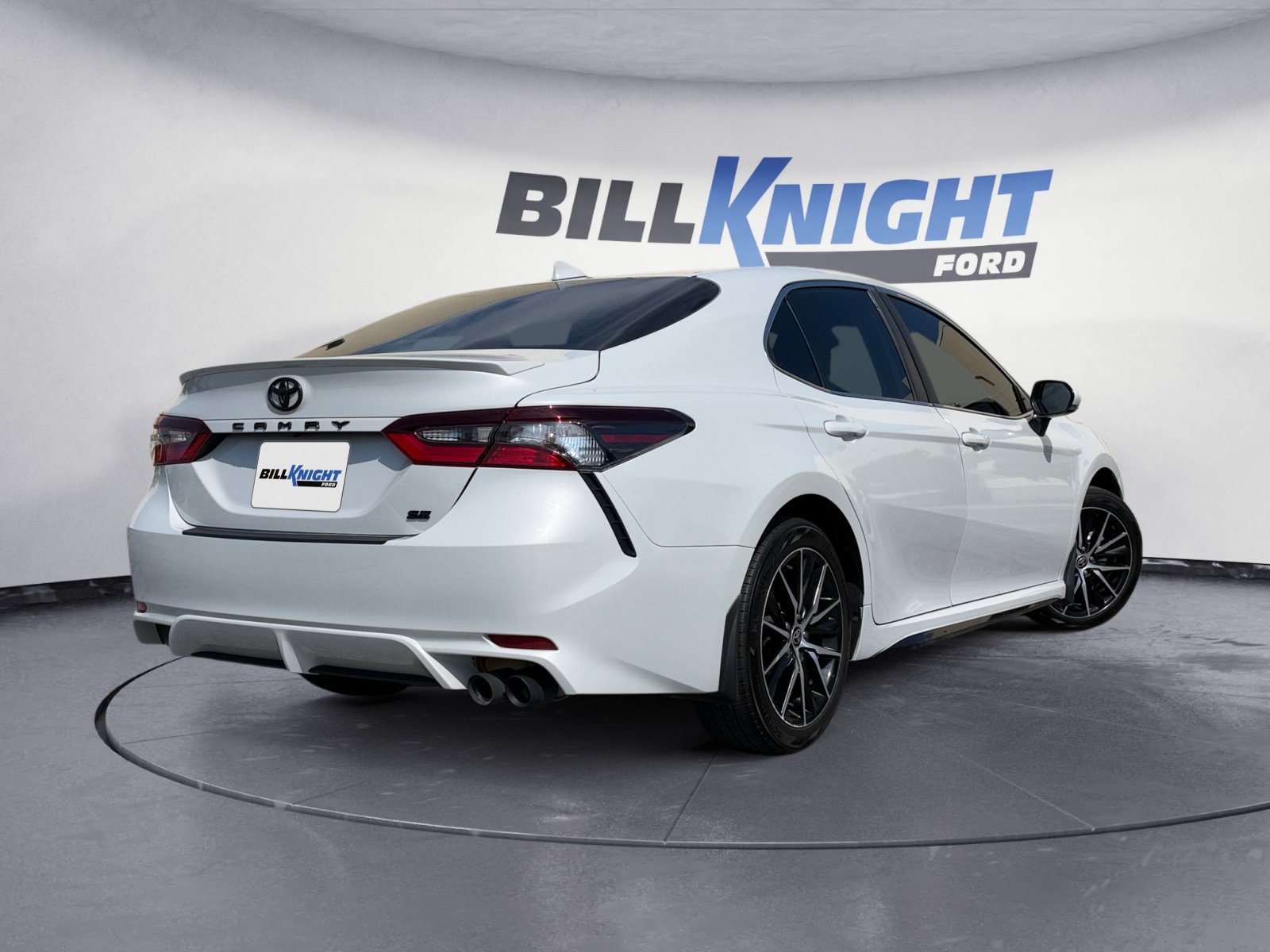 Used 2023 Toyota Camry SE w/ Convenience Package FWD image 5