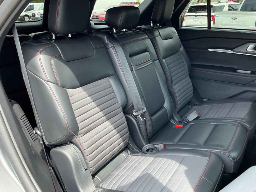 Certified 2025 Ford Explorer ST-Line w/ Premium Package RWD image 19