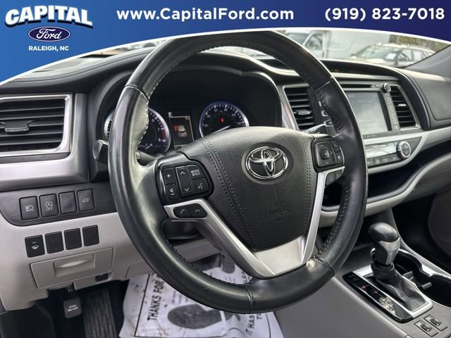 Used 2019 Toyota Highlander XLE image 23