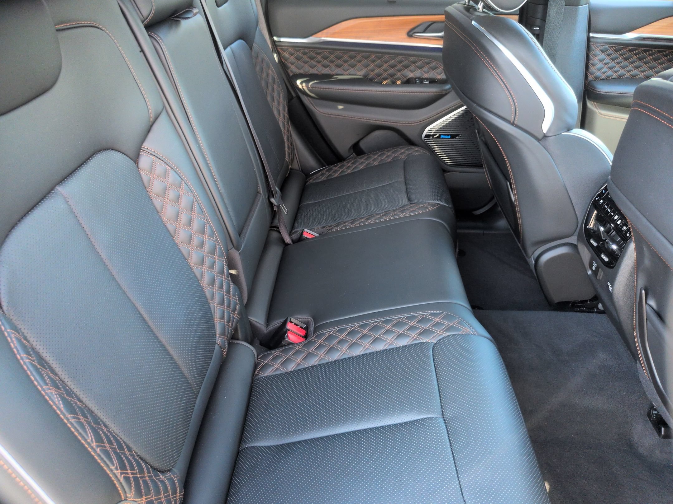 Used 2024 Jeep Grand Cherokee Summit AWD/4WD image 34