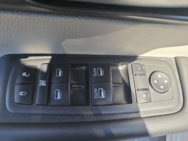 Used 2024 Chrysler Pacifica Touring-L FWD image 26