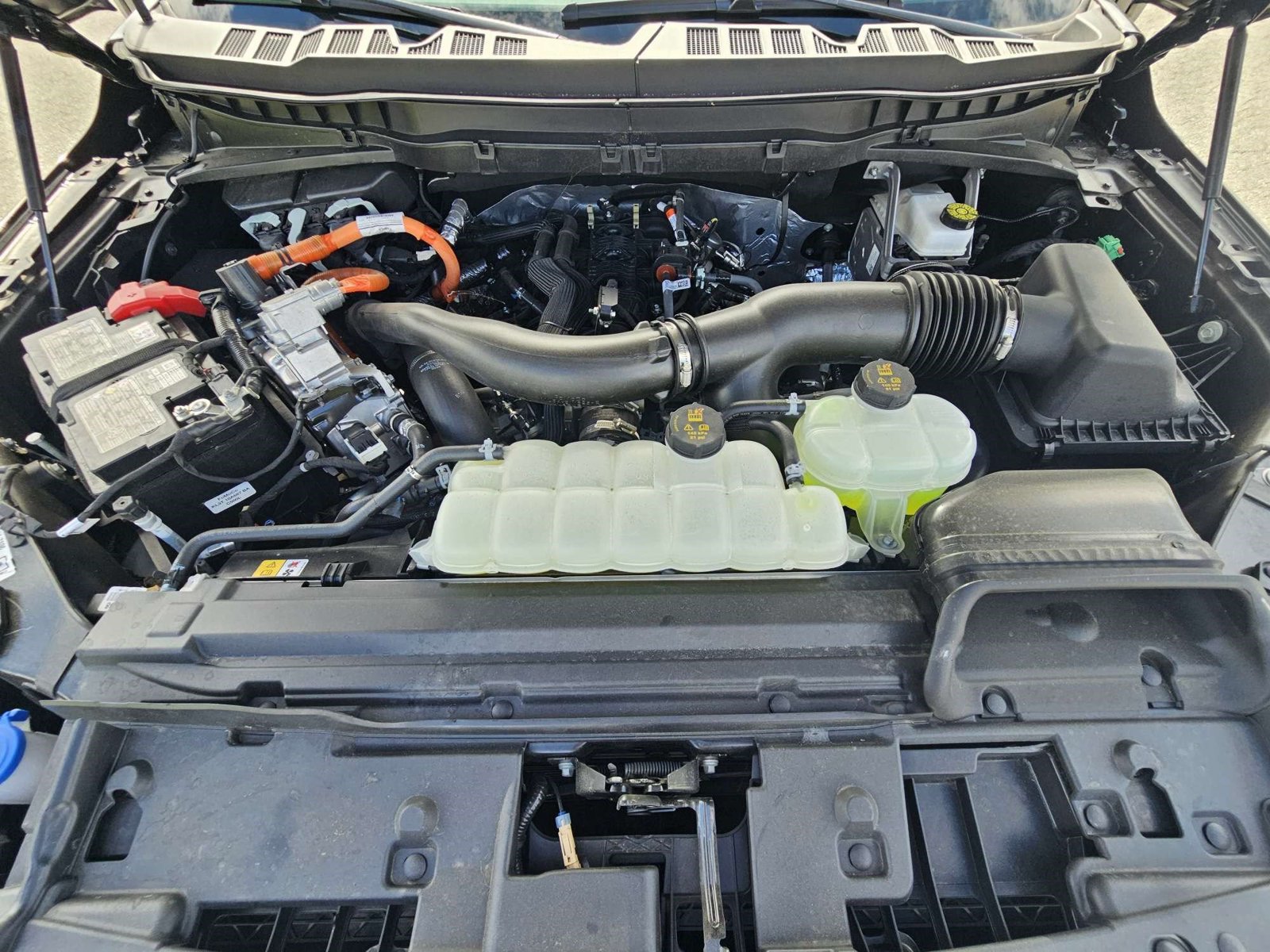 Certified 2025 Ford F150 Platinum w/ Equipment Group 702A High AWD/4WD image 14