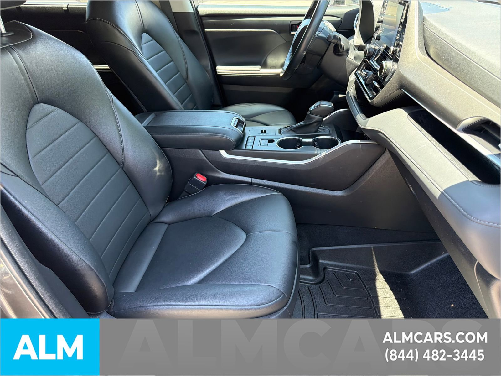 Used 2022 Toyota Highlander XLE FWD image 15