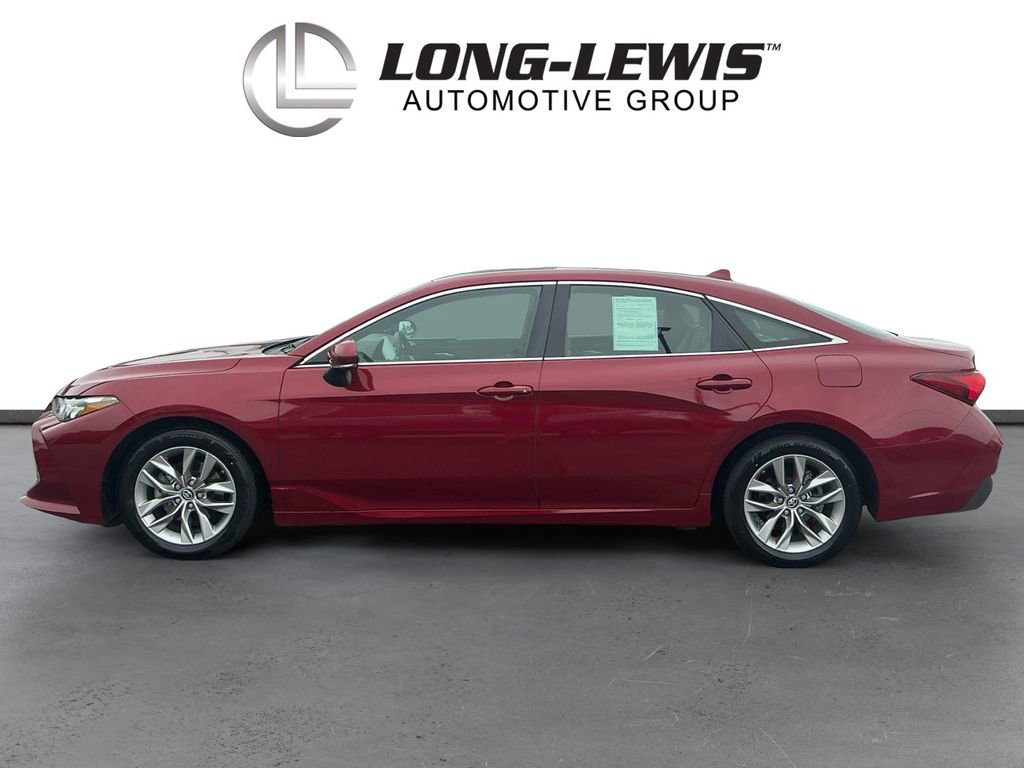 Used 2019 Toyota Avalon XLE w/ Moonroof Package FWD image 2