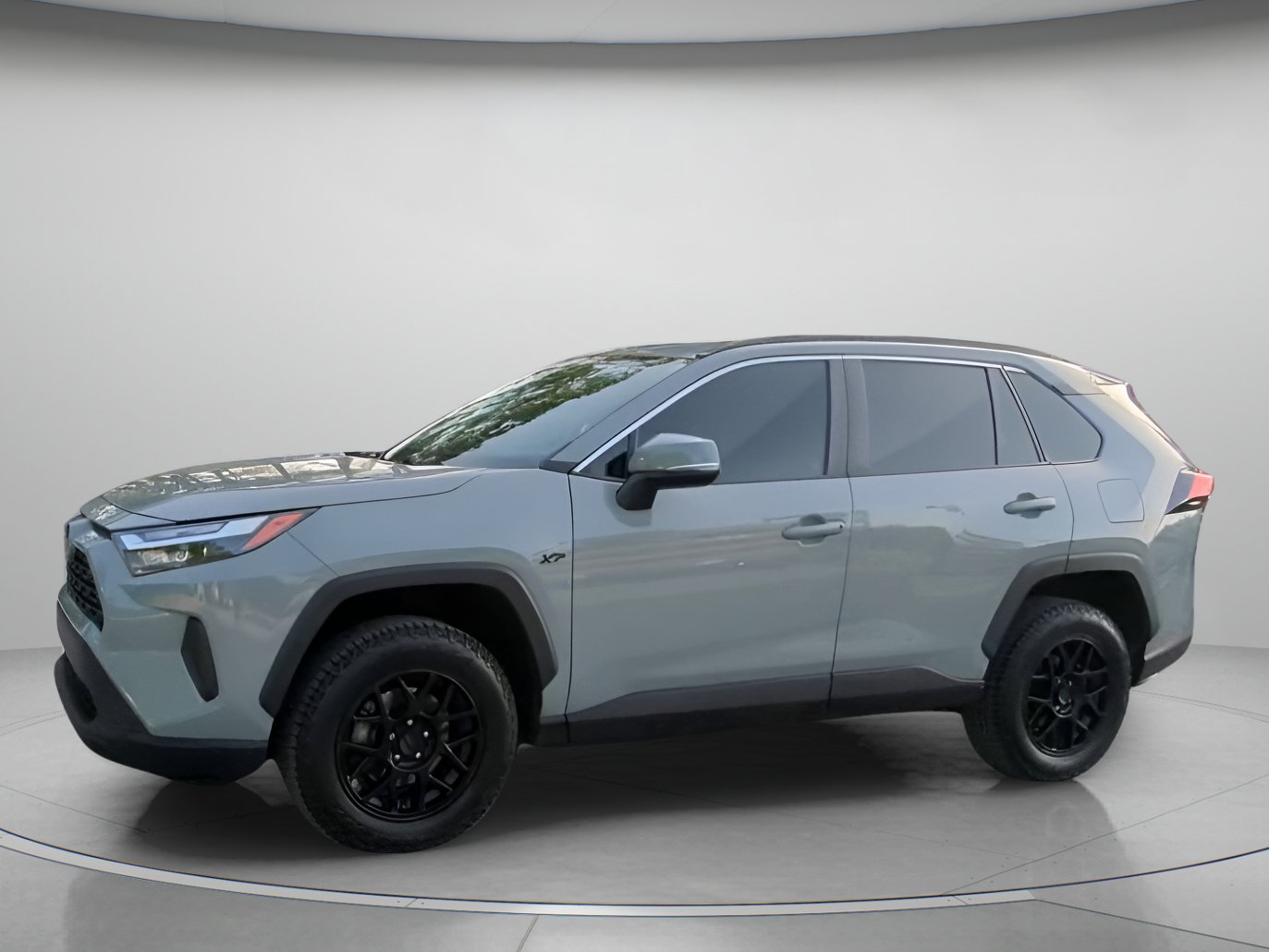 Used 2022 Toyota RAV4 XLE w/ Convenience Package FWD image 14