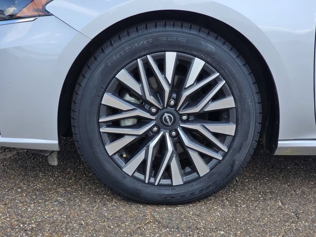 Used 2025 Nissan Altima 2.5 SV FWD image 29