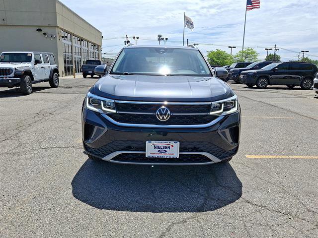 Used 2022 Volkswagen Taos SEL w/ Panoramic Sunroof Package AWD/4WD image 35