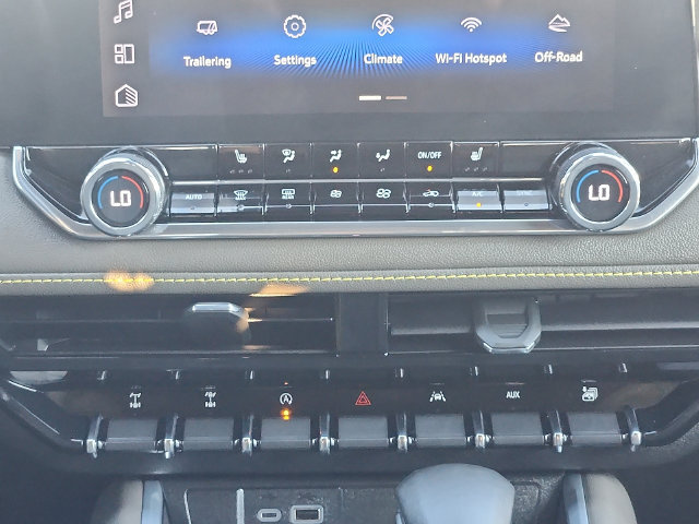 Used 2024 Chevrolet Colorado ZR2 AWD/4WD image 17