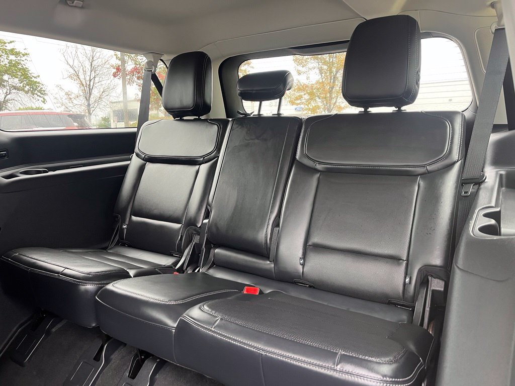 Certified 2025 Ford Expedition Max Platinum w/ Driver's Package AWD/4WD image 17