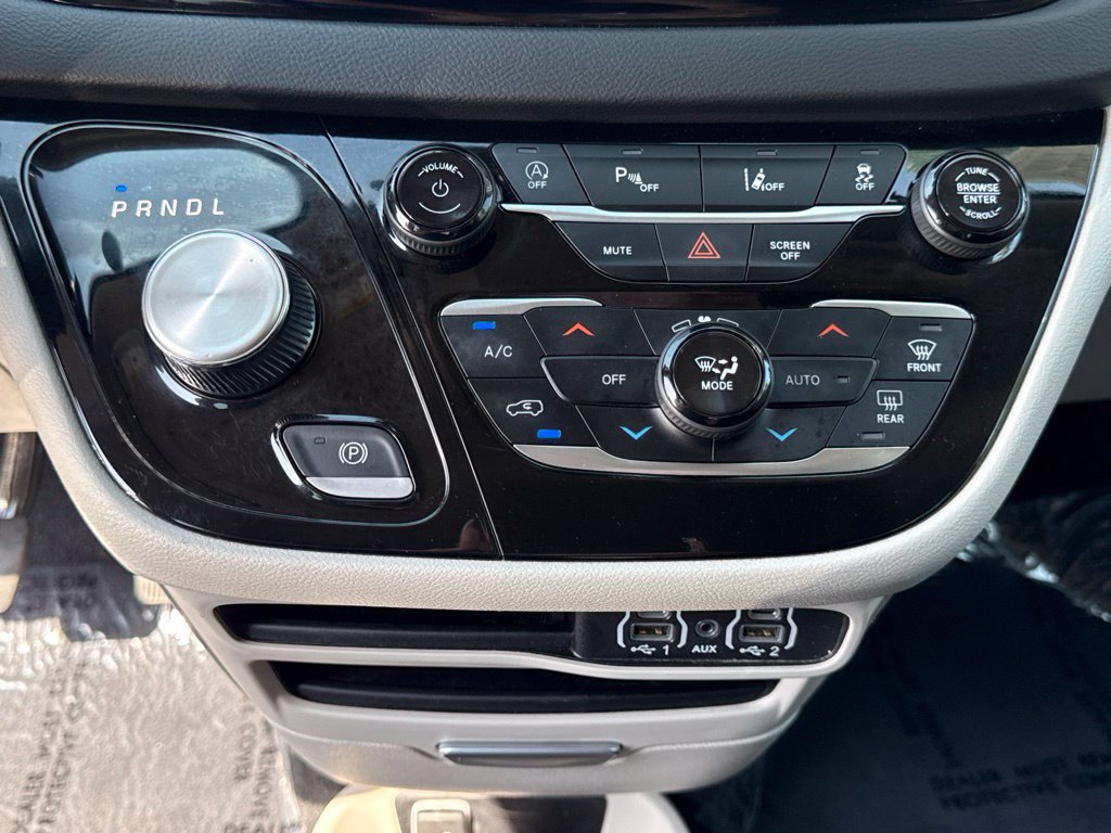 Used 2024 Chrysler Pacifica Touring-L FWD image 29