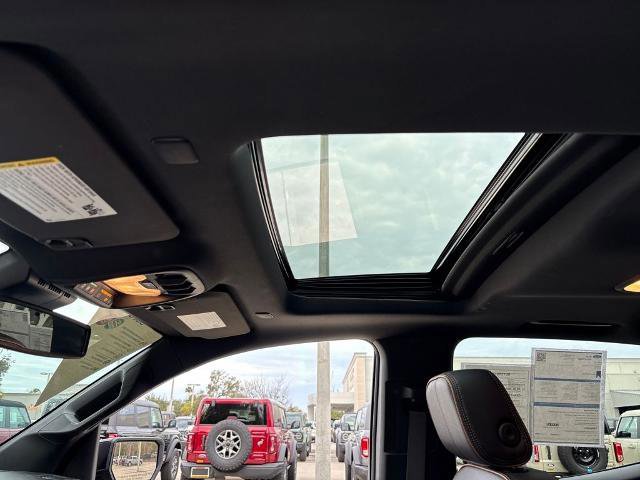 Used 2024 GMC Canyon AT4 w/ Technology Package image 12