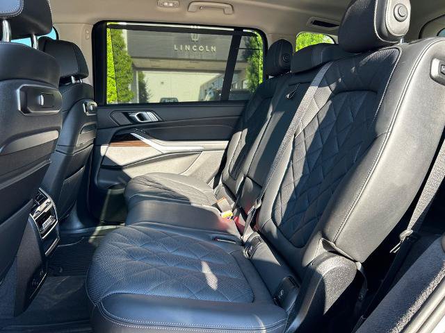 Used 2025 BMW X7 xDrive40i AWD/4WD image 29