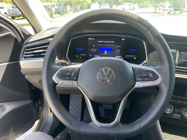 Used 2022 Volkswagen Jetta SE FWD image 12
