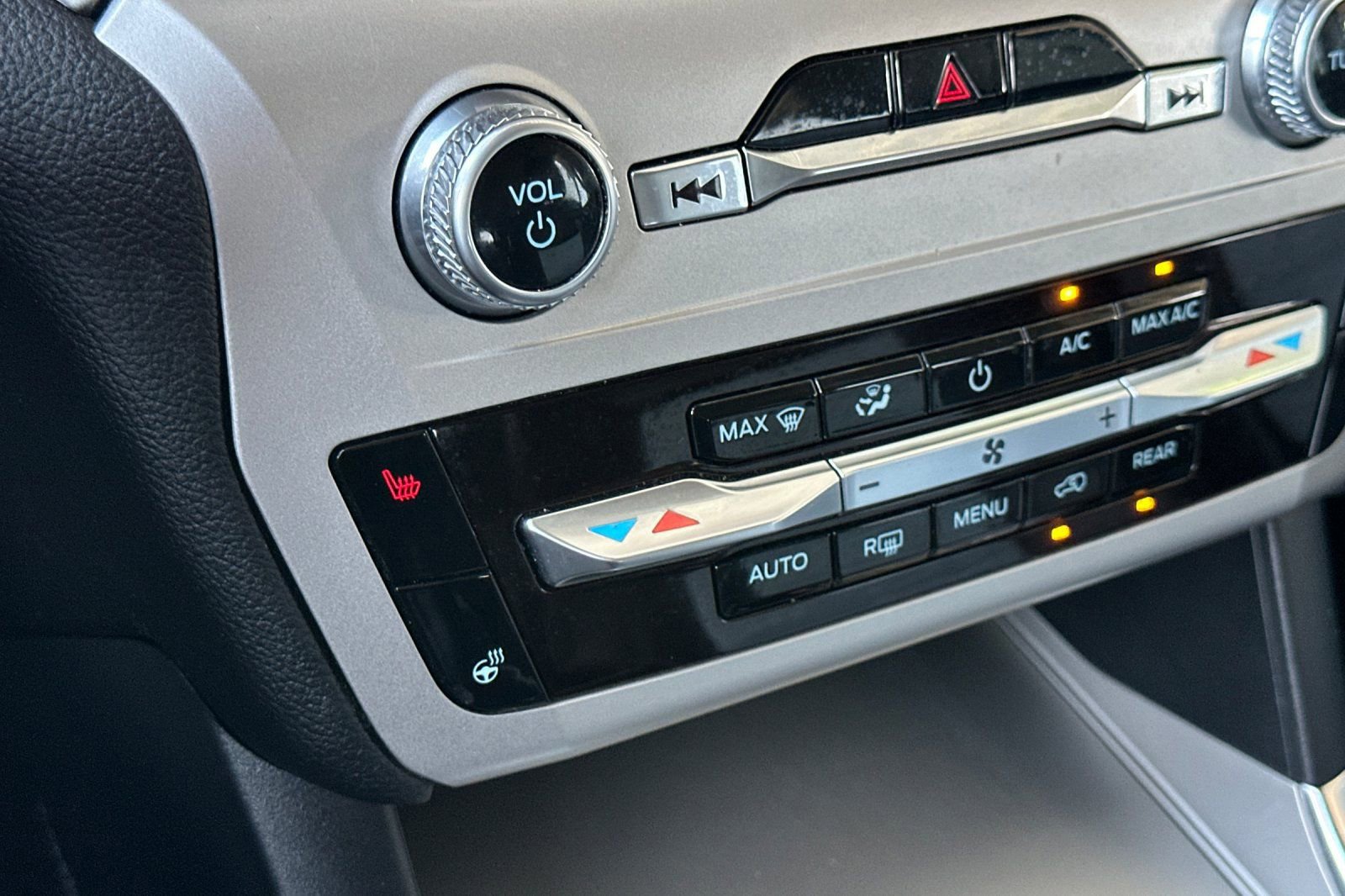 Certified 2022 Ford Explorer XLT w/ Equipment Group 202A image 30