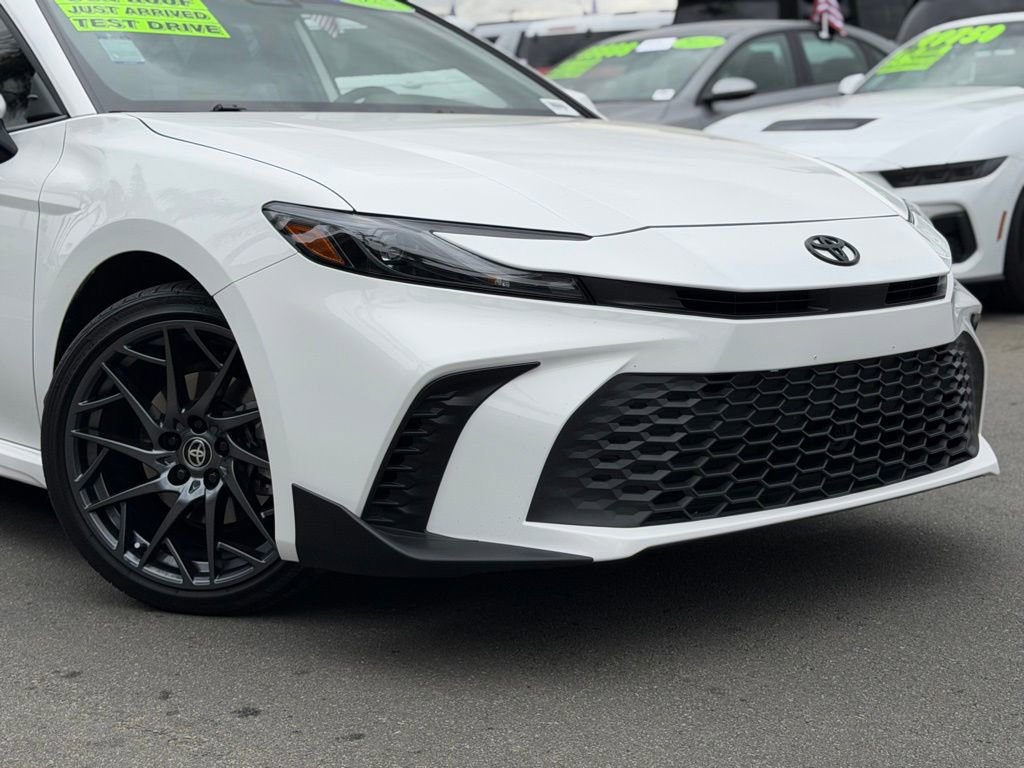 Used 2025 Toyota Camry SE w/ Convenience Package FWD image 3