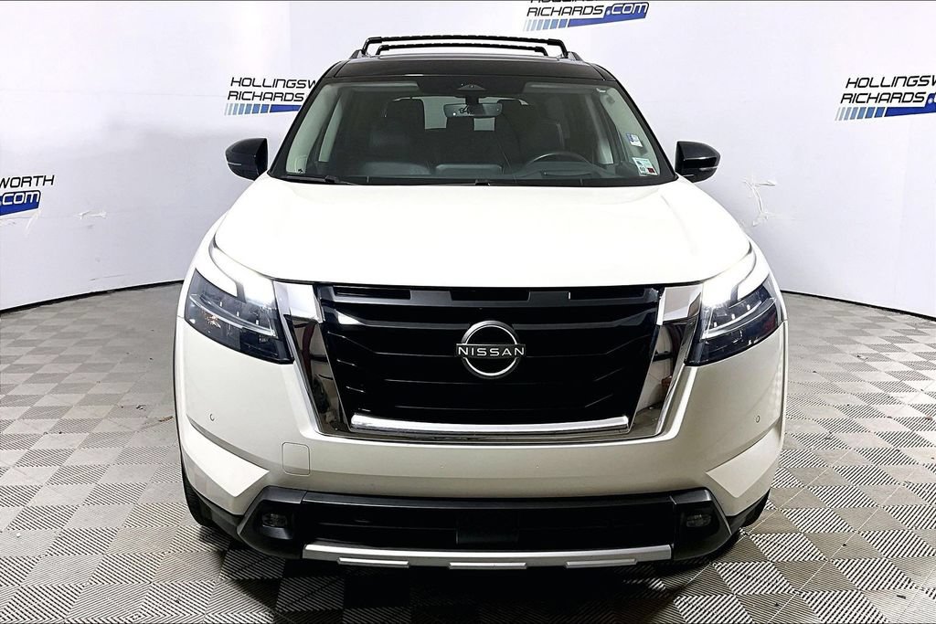 Used 2023 Nissan Pathfinder Platinum w/ Lighting Package (N93) FWD image 2