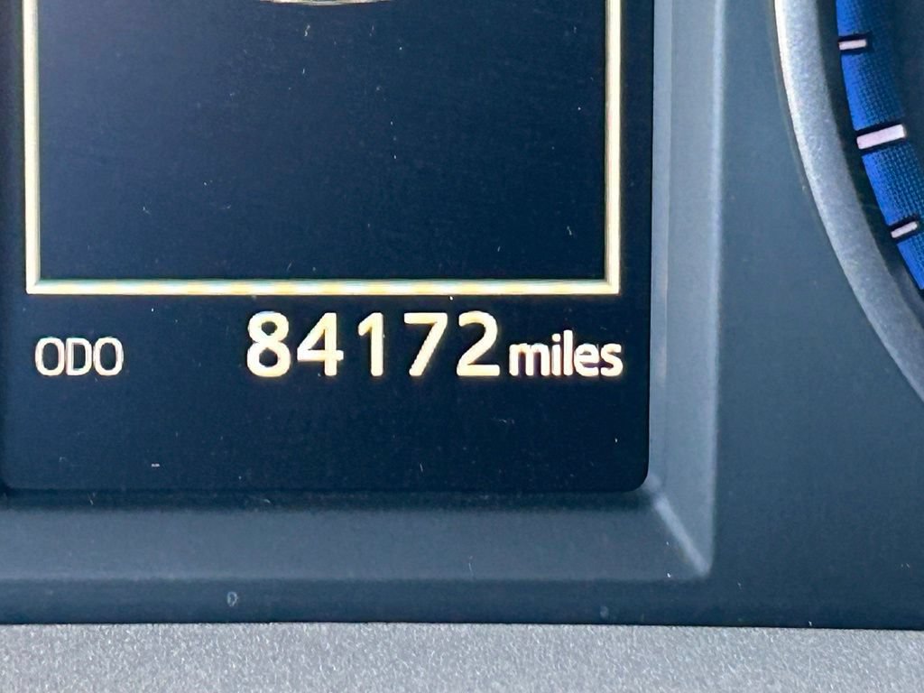 Used 2018 Toyota RAV4 LE FWD image 39