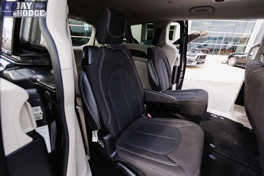 Used 2023 Chrysler Voyager LX image 14