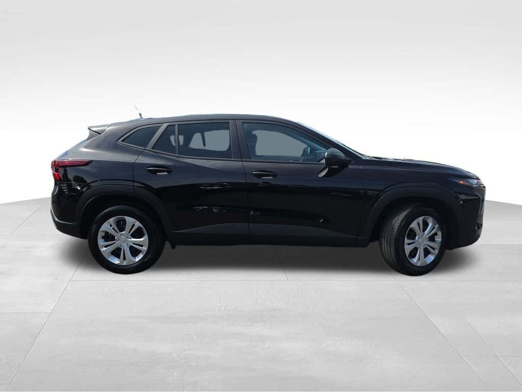 Used 2024 Chevrolet Trax LS w/ Driver Confidence Package FWD image 10