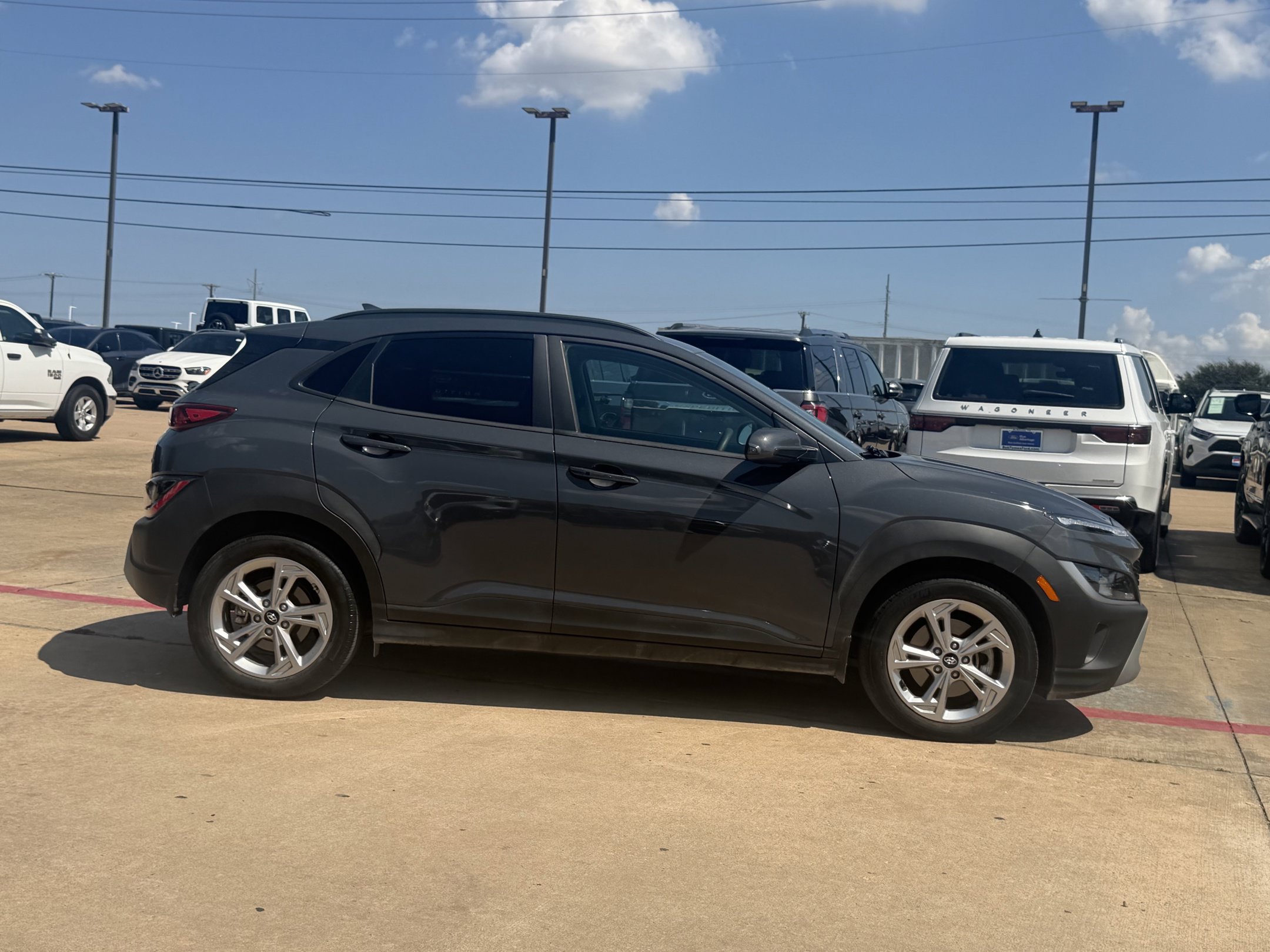Used 2023 Hyundai Kona SEL AWD/4WD image 2