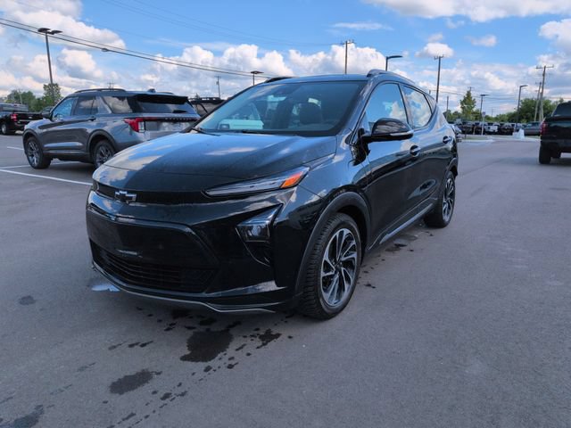 Used 2022 Chevrolet Bolt EUV Premier w/ Sun & Sound Package FWD image 3