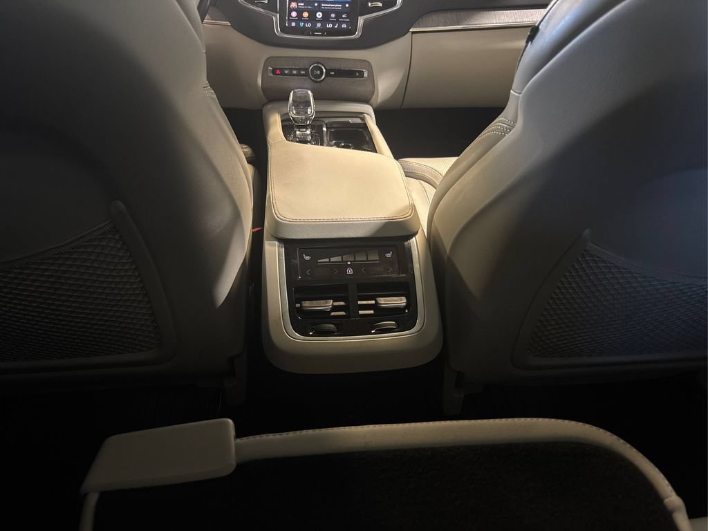 Used 2023 Volvo XC90 B6 Ultimate w/ Protection Package Premier AWD/4WD image 30