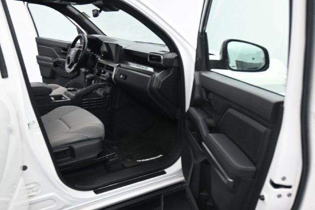 Used 2024 Toyota Tacoma SR5 AWD/4WD image 14