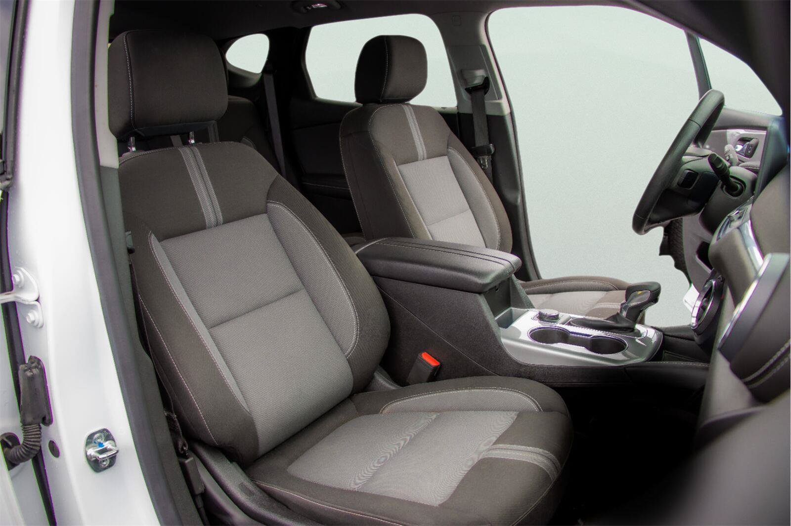 Used 2025 Chevrolet Blazer LT FWD image 8