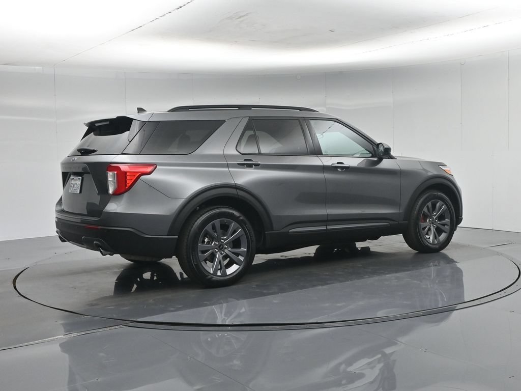 Certified 2023 Ford Explorer XLT w/ Equipment Group 202A RWD image 33