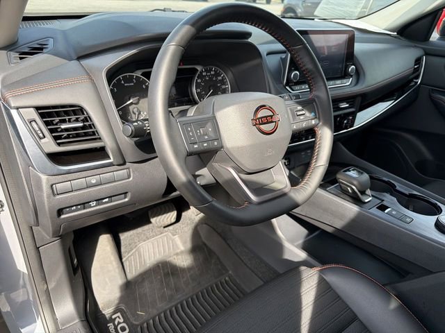 Used 2025 Nissan Rogue SV AWD/4WD image 13