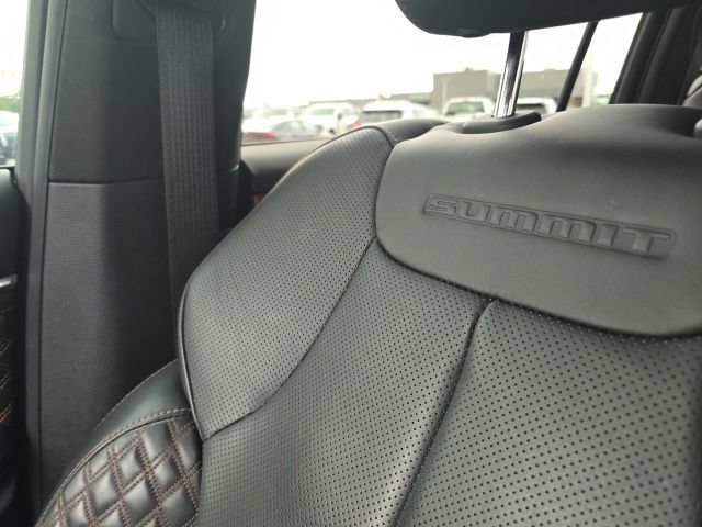 Used 2024 Jeep Grand Cherokee L Summit AWD/4WD image 18