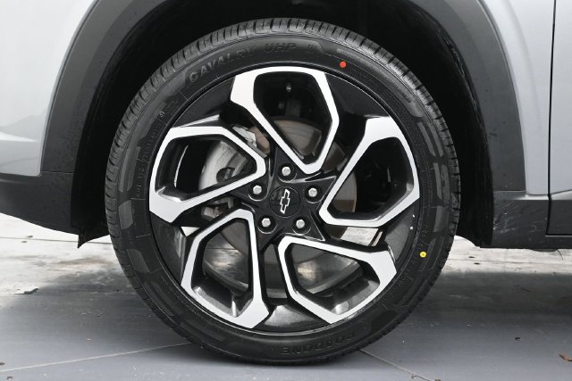 Used 2025 Chevrolet Trax RS w/ Driver Confidence Package FWD image 9