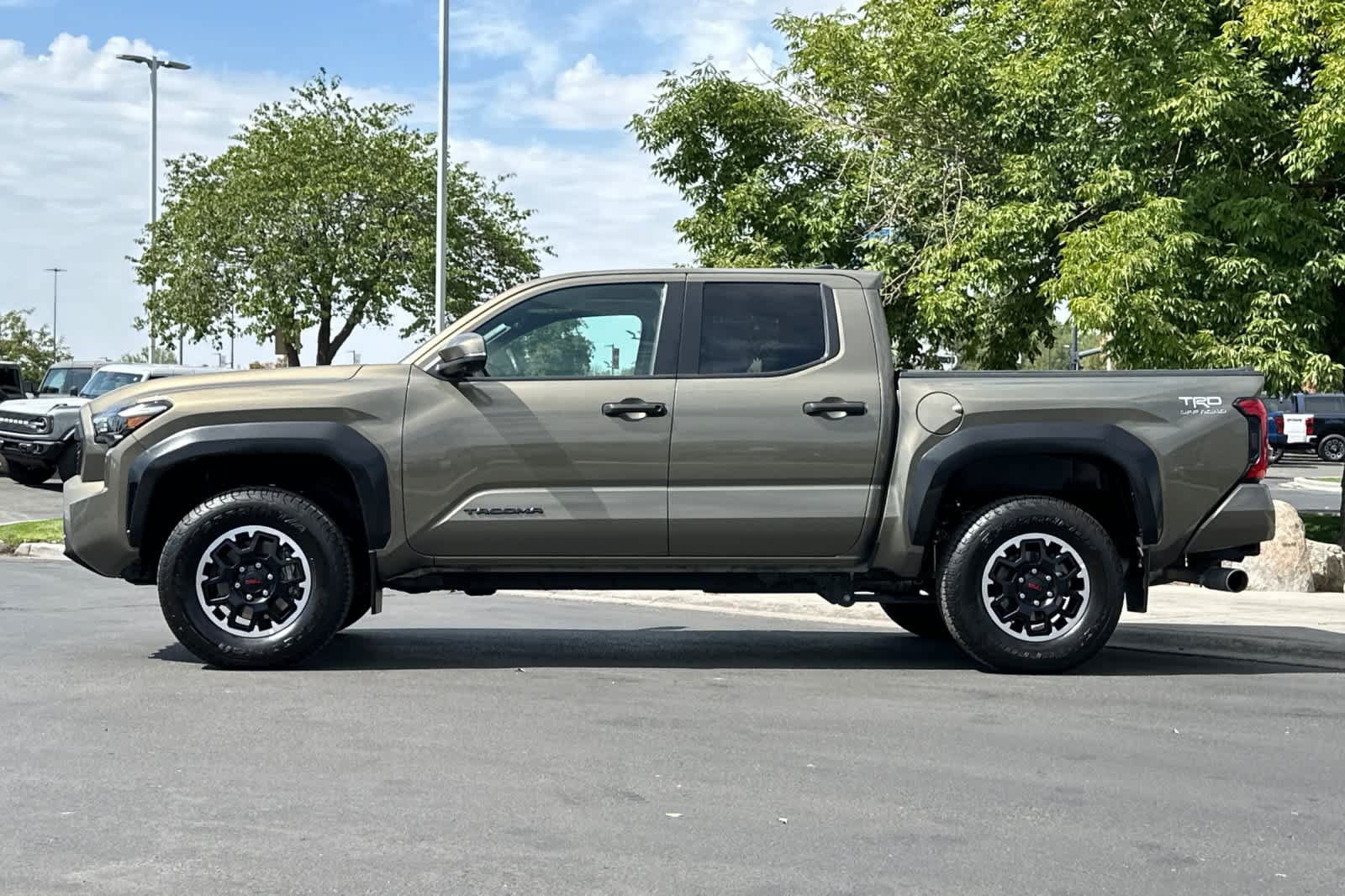 Used 2024 Toyota Tacoma TRD Off-Road w/ TRD Off Road Premium Package AWD/4WD image 5