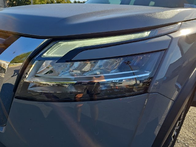 Used 2024 Nissan Pathfinder Platinum FWD image 36