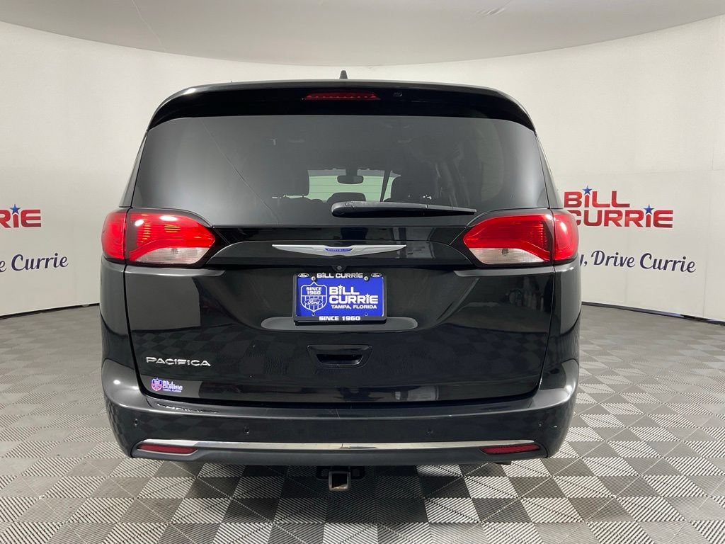 Used 2018 Chrysler Pacifica Touring-L Plus FWD image 4
