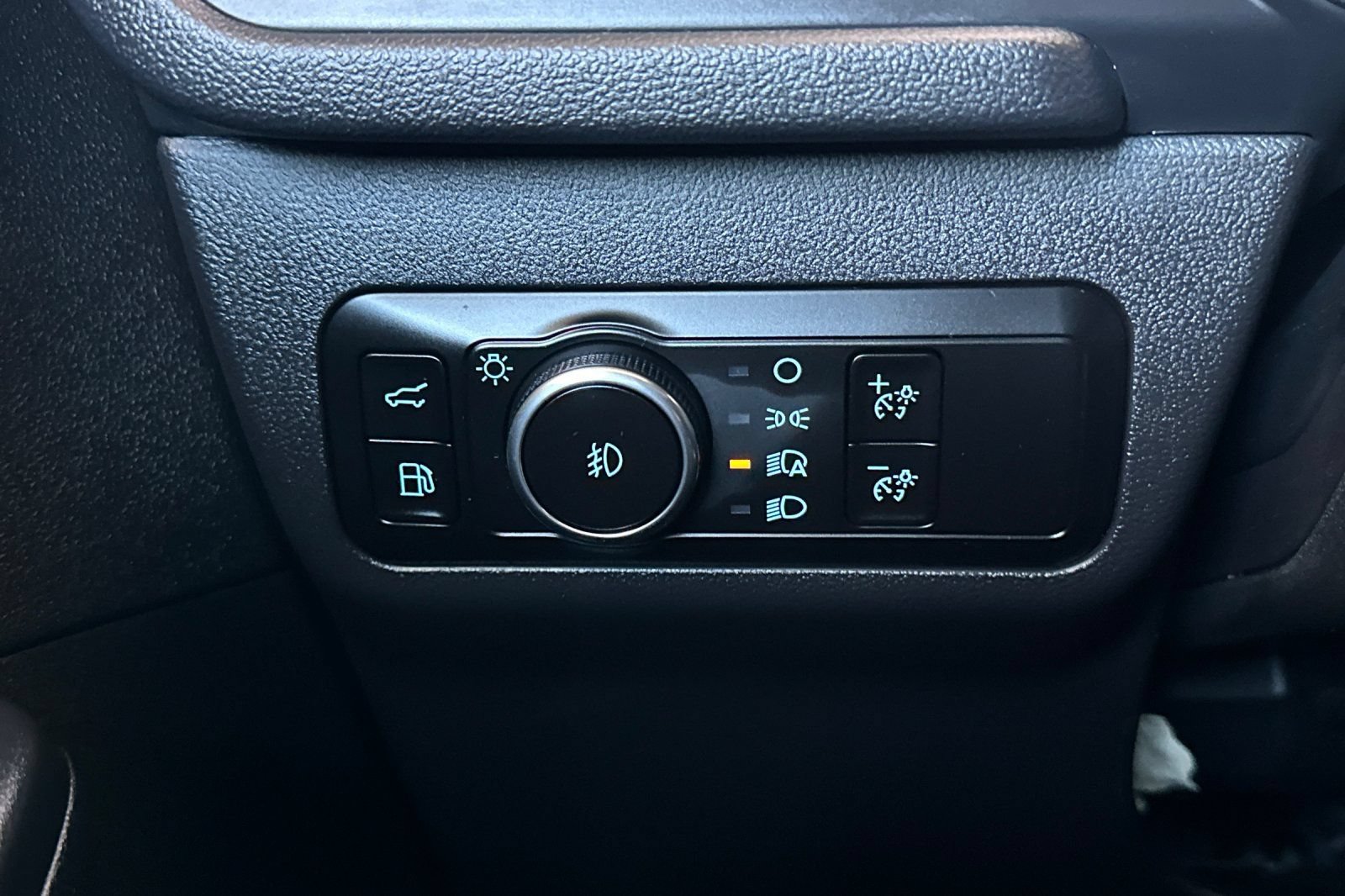 Certified 2025 Ford Escape SE w/ PHEV Premium Package FWD image 30