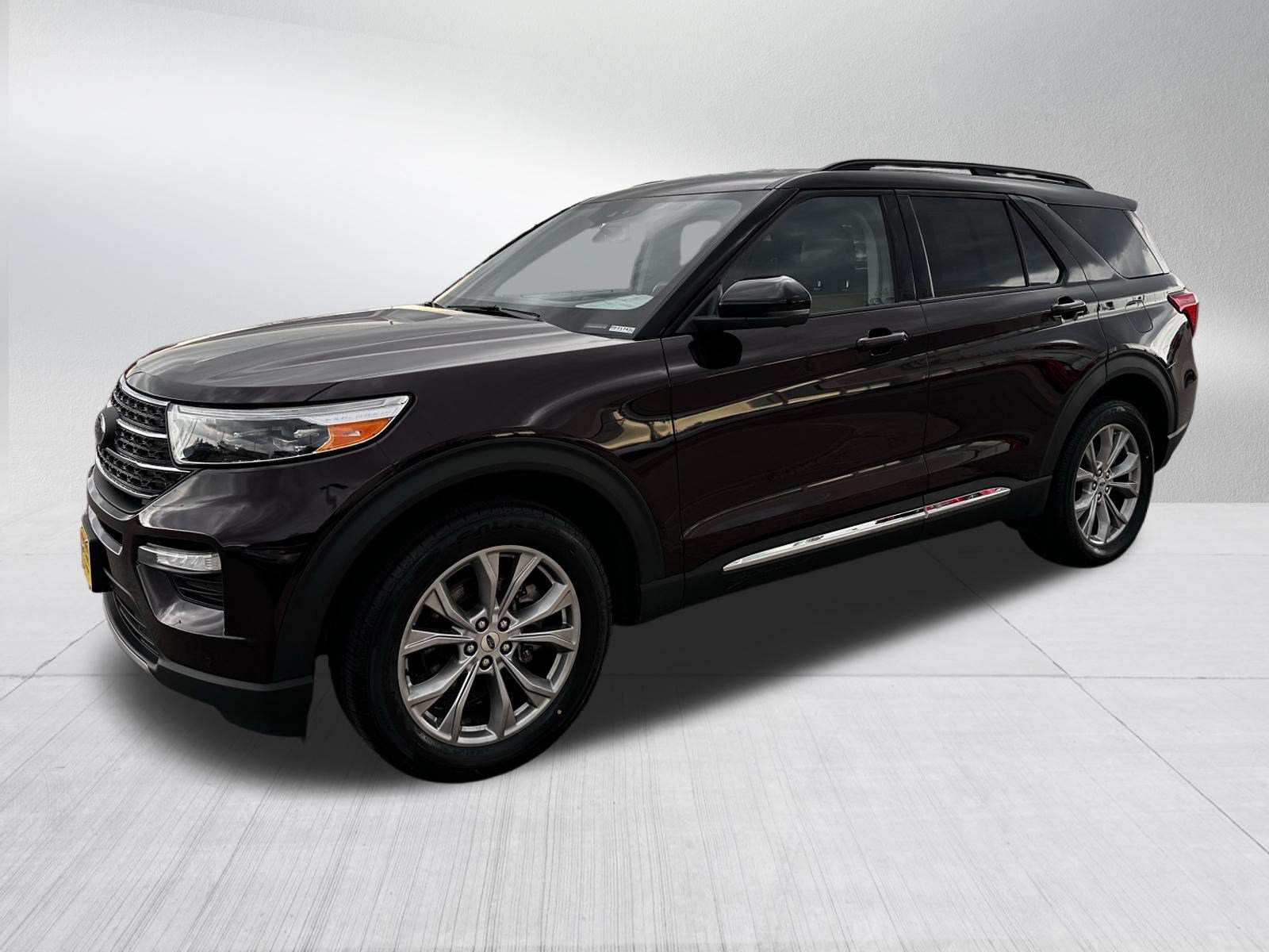 Certified 2023 Ford Explorer XLT w/ Equipment Group 202A AWD/4WD image 3