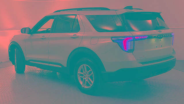 Certified 2025 Ford Explorer Active image 3