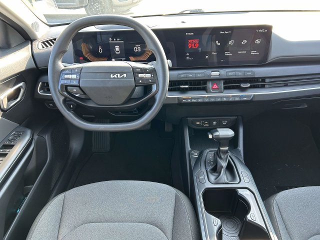 Used 2025 Kia K4 FWD image 11