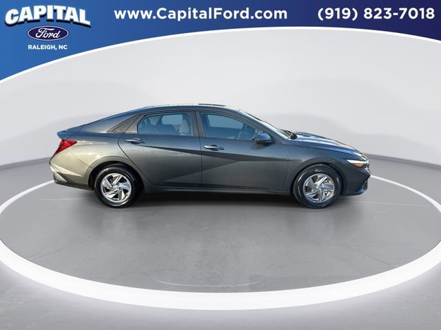 Used 2024 Hyundai Elantra SE image 7
