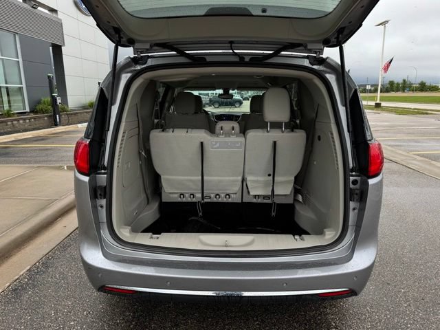 Used 2019 Chrysler Pacifica Touring Plus FWD image 42