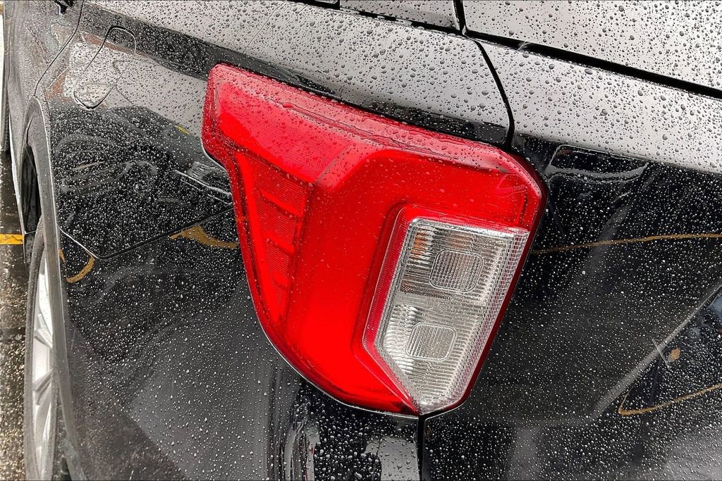Certified 2022 Ford Explorer XLT w/ Equipment Group 202A image 28