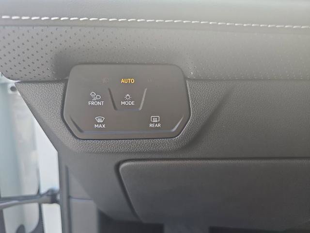 Used 2025 Volkswagen Atlas Cross Sport SE AWD/4WD image 26