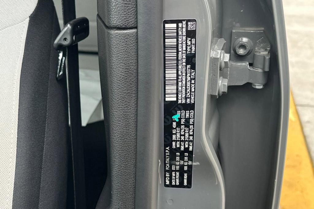 Used 2021 Jeep Renegade Latitude AWD/4WD image 32