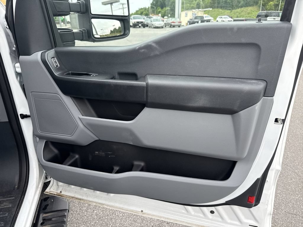 Certified 2025 Ford F250 XL w/ XL Chrome Package RWD image 19